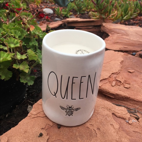Rae Dunn Other - 👑 Rae Dunn QUEEN BEE Candle 🐝